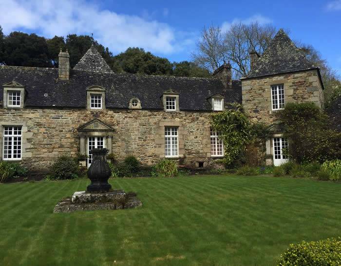 The lawn at Kerdalo Gardens