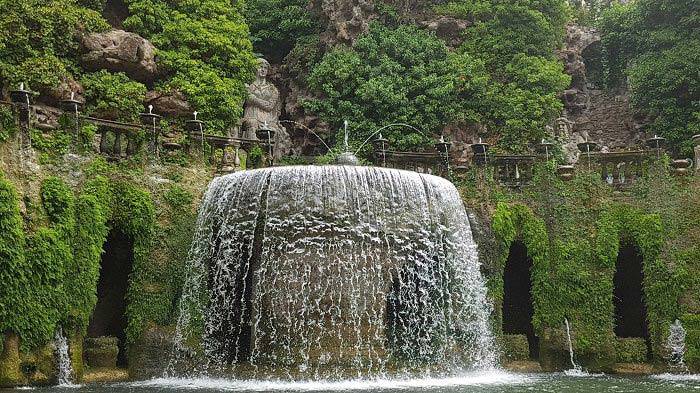 The Villa D’Este Gardens are particularly famed for astonishing water features